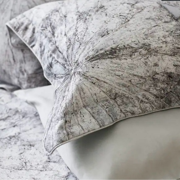 Zoffany Taisho Duvet Collection KING NEW Quartz Gray 1 piece- Duvet only - Picture 3 of 12